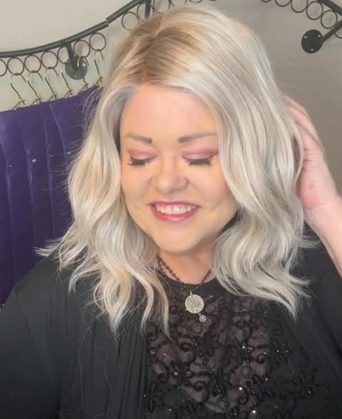 REMI MALIBU BLONDE NWOT HS HT Standard Luxury Wig LW3-AC1