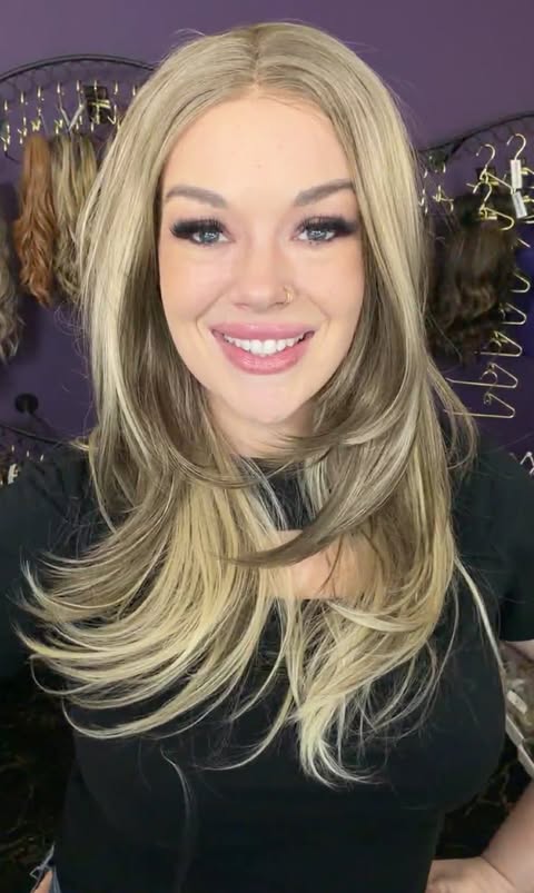 BLIND SIDE NWOT Basic Wig LW3-AC1