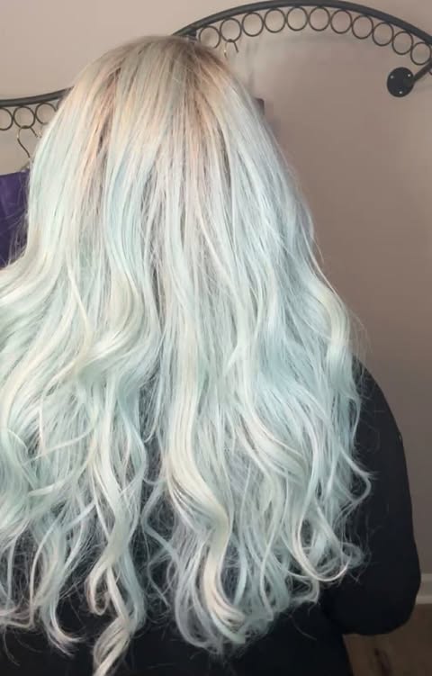 Brooklyn BLUE ISLAND SPLASH HS NWT Standard Luxury Wig LW3 HA1