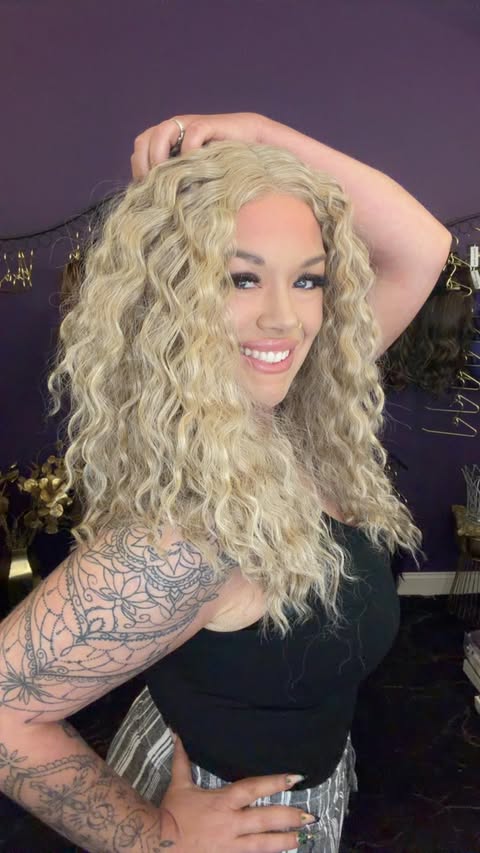Mel Ash Blonde HS NWOT Basic Wig Lw3