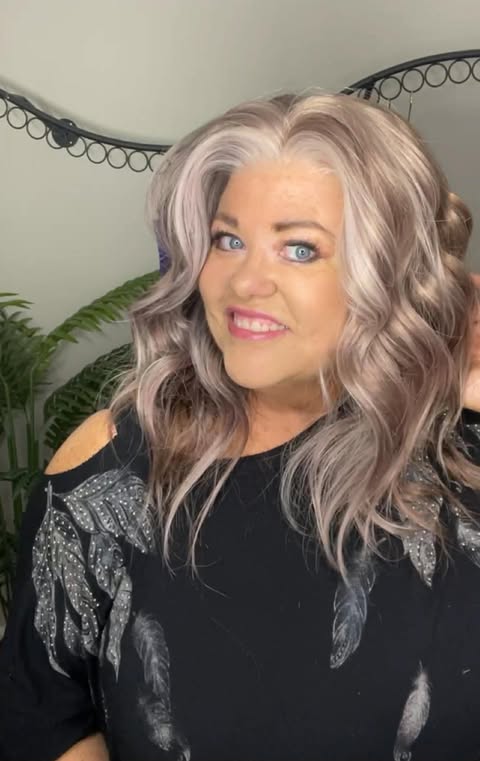 Honey Glow HS NWOT Swiss Luxe Wig LW3-AC1