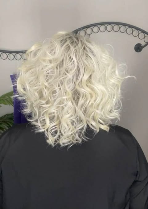 Kate Hollywood Blonde NWT HS Standard Luxury Wig TN1 AC1