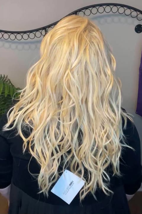 California Beach Waves Berry Cream HS LUXURY WIG LW3 DS1