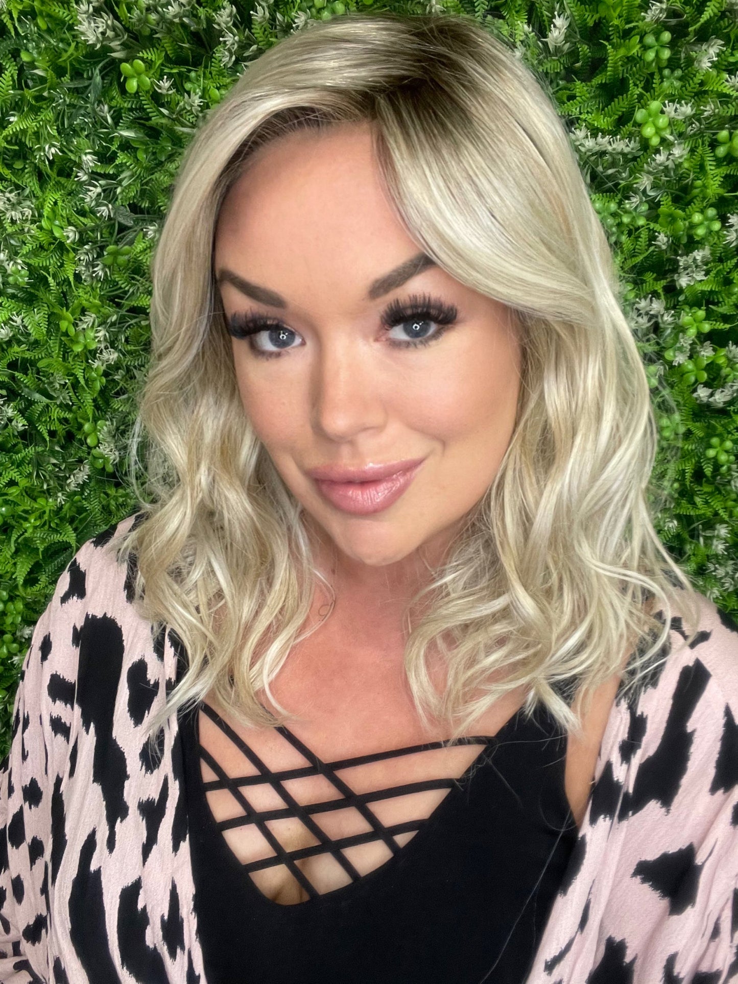 DEIDRE NR SHB STANDARD LUXURY WIG LW3 LA1
