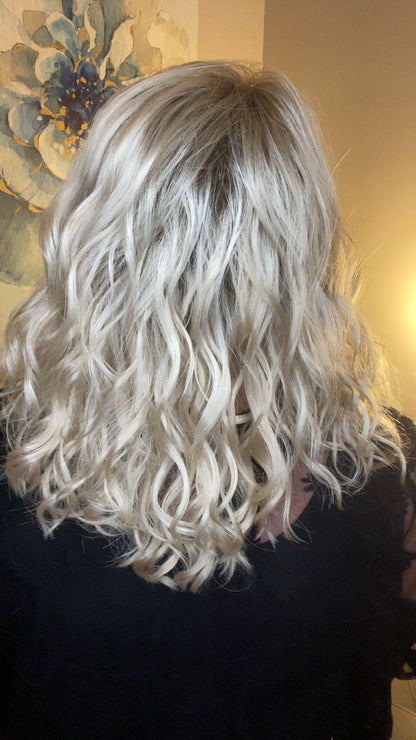 TYRA HONEY CREAM BELLINI NHS NWT SIGNATURE SIPS LUXURY WIG LW3 AC1