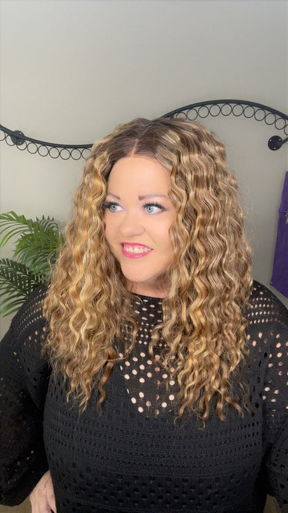 Mel Toffee and Cream NWOT HS Basic Wig LW3