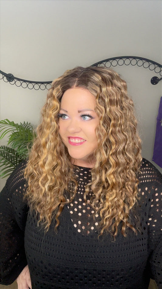 Mel Toffee and Cream NWOT HS Basic Wig LW3
