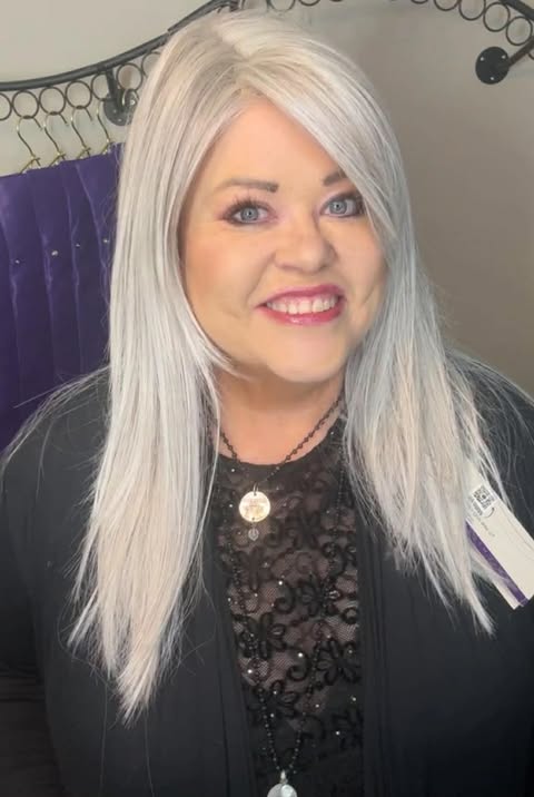 HOLLY STERLING GREY NWT HS COMFORT LUXURY WIG LW3-AC1