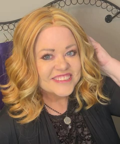 SHINE LIKE GOLD HS NWT Basic Wig By Rebel Gypsy LW3-AC1
