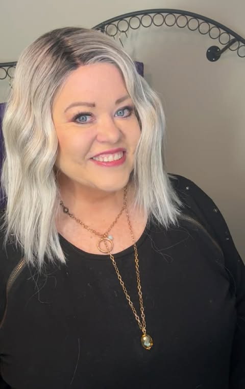 Madeline Silver Blonde HS NWOT Standard Luxury Wig LW3 HA1