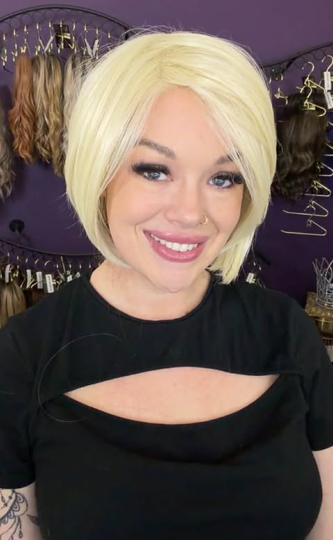 WATERFALL LOVE NWOT LUXURY WIG LW3-AC1
