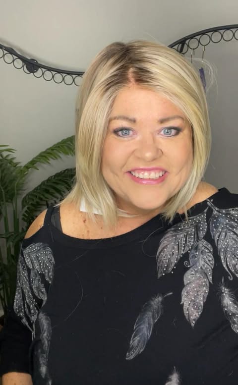 Editor's Pick Buttermilk Blonde HS NWT Luxury Wig by SBS LW3-AC1
