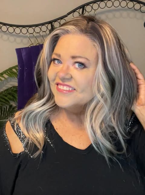 Naomi Frosted Latte HS NWOT Swiss Luxe Wig LW3-AC1