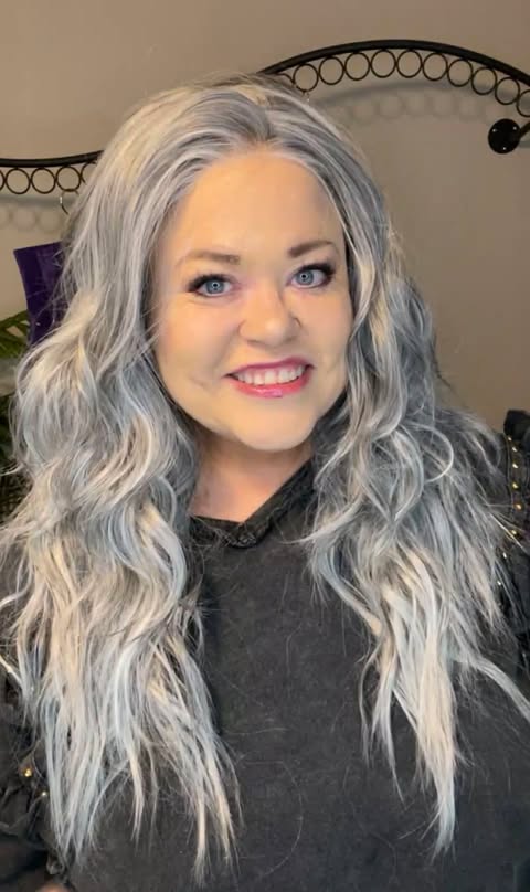 BLONDESHELL SALT AND PEPPER HS NWT BASIC WIG LW3-AC1