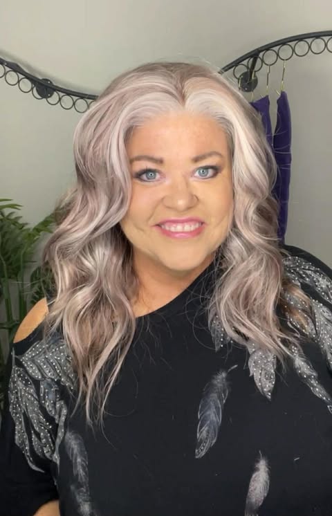 Honey Glow HS NWOT Swiss Luxe Wig LW3-AC1