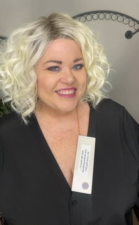 Kate Hollywood Blonde NWT HS Standard Luxury Wig TN1 AC1