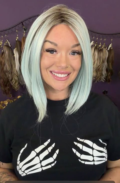 London Blue Island Splash HS NWOT Standard Luxury Wig LW3-AC1