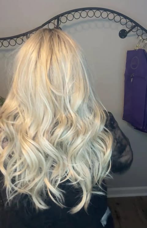 LONG TOUSLED WAVES ROOTED BISCUIT HS BASIC WIG BY HAIRDO LW3 TH1