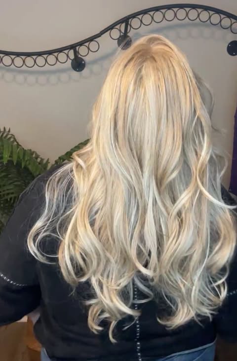 NON ROOTED BLONDE LONG HS Luxury Wig RAQUEL WELCH TN1 DS1
