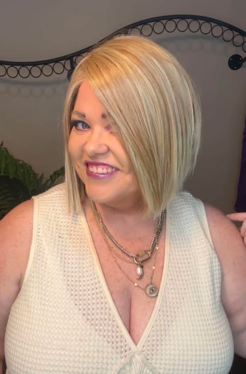 SANTA MONICA BUTTERCREAM BLONDE HS NWT Luxury Wig by Belle Tress LW3-AC1