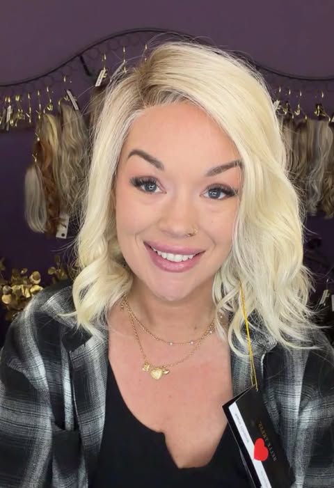AMARETTO BOMBSHELL BLONDE HS NWT LUXURY WIG  BT LW3 AC1