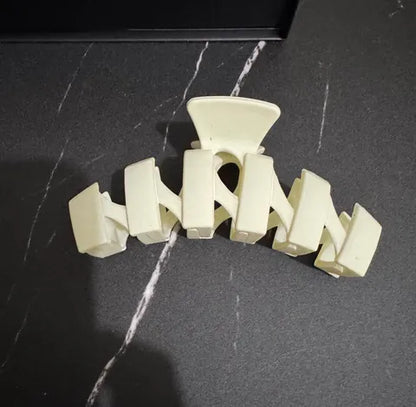 ⭐ Matte Square Claw Clip SOFT CREAM LW3 A168
