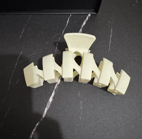⭐ Matte Square Claw Clip SOFT CREAM LW3 A168