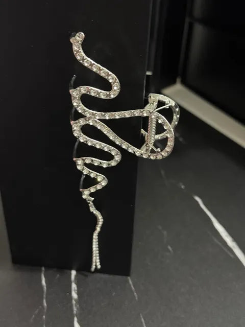 ⭐ Rhinestone Wave Claw Clip with Tassels LW3 A107