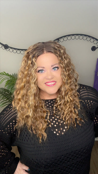 Mel Toffee and Cream NWOT HS Basic Wig LW3