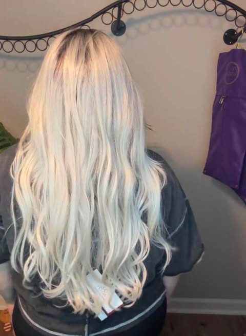 QUEUE THE HUE WHITE BLONDE HS NWT LUXURY WIG BY RAQUEL WELCH LW3 TH1