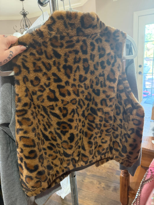 Leopard Print Fuzzy Vest (L)