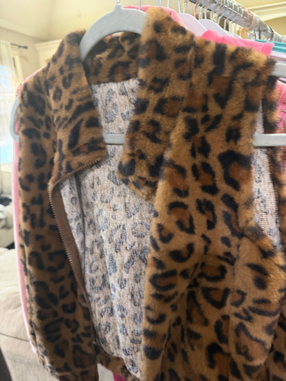 Leopard Print Fuzzy Vest (L)