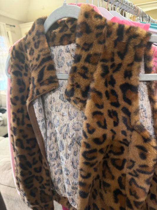 Leopard Print Fuzzy Vest (L)