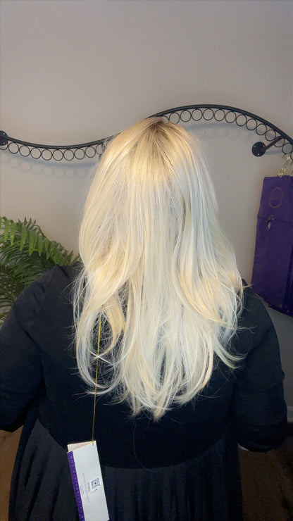 Oaklyn Champagne Blonde HS NWT Standard Luxury Wig TN1 AC1