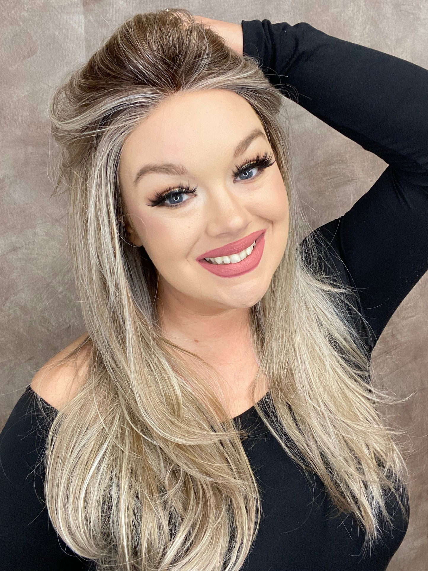 Henley Ash Blonde NWOT HS Standard Luxury Wig LW3-AC1