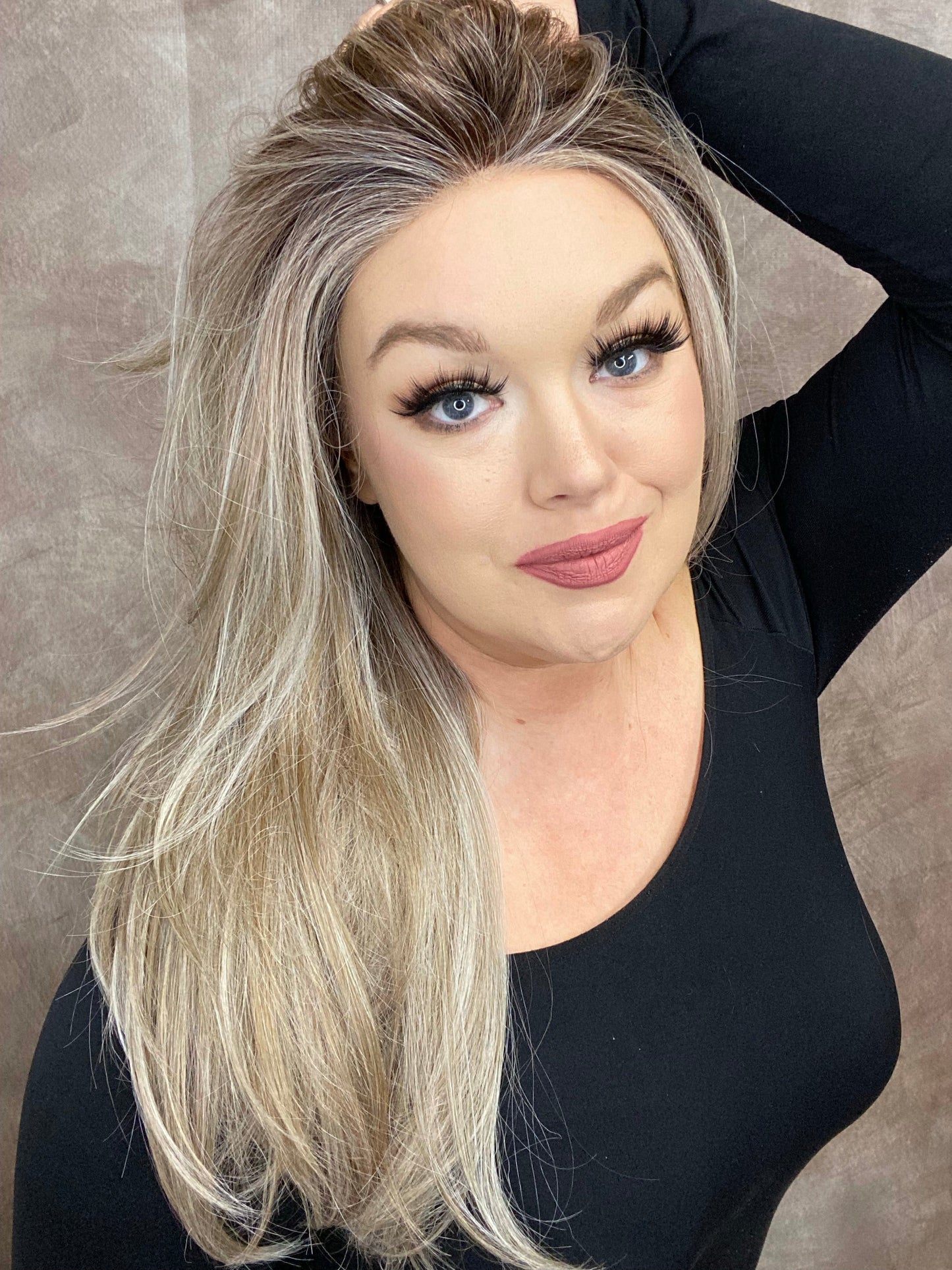 Henley Ash Blonde NWOT HS Standard Luxury Wig LW3-AC1