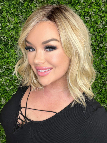 Royal Toasted Blondie HS NWOT STD LUXURY WIG LW3 AC1