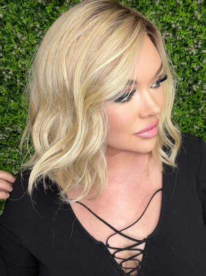 Royal Toasted Blondie HS NWOT STD LUXURY WIG LW3 AC1