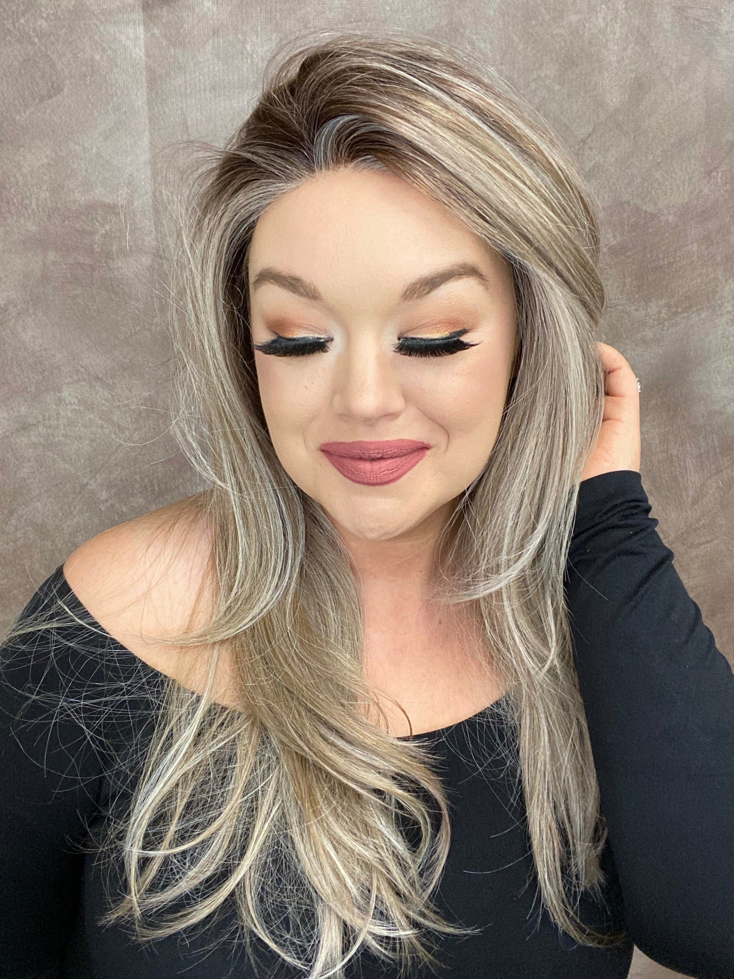 Henley Ash Blonde NWOT HS Standard Luxury Wig LW3-AC1