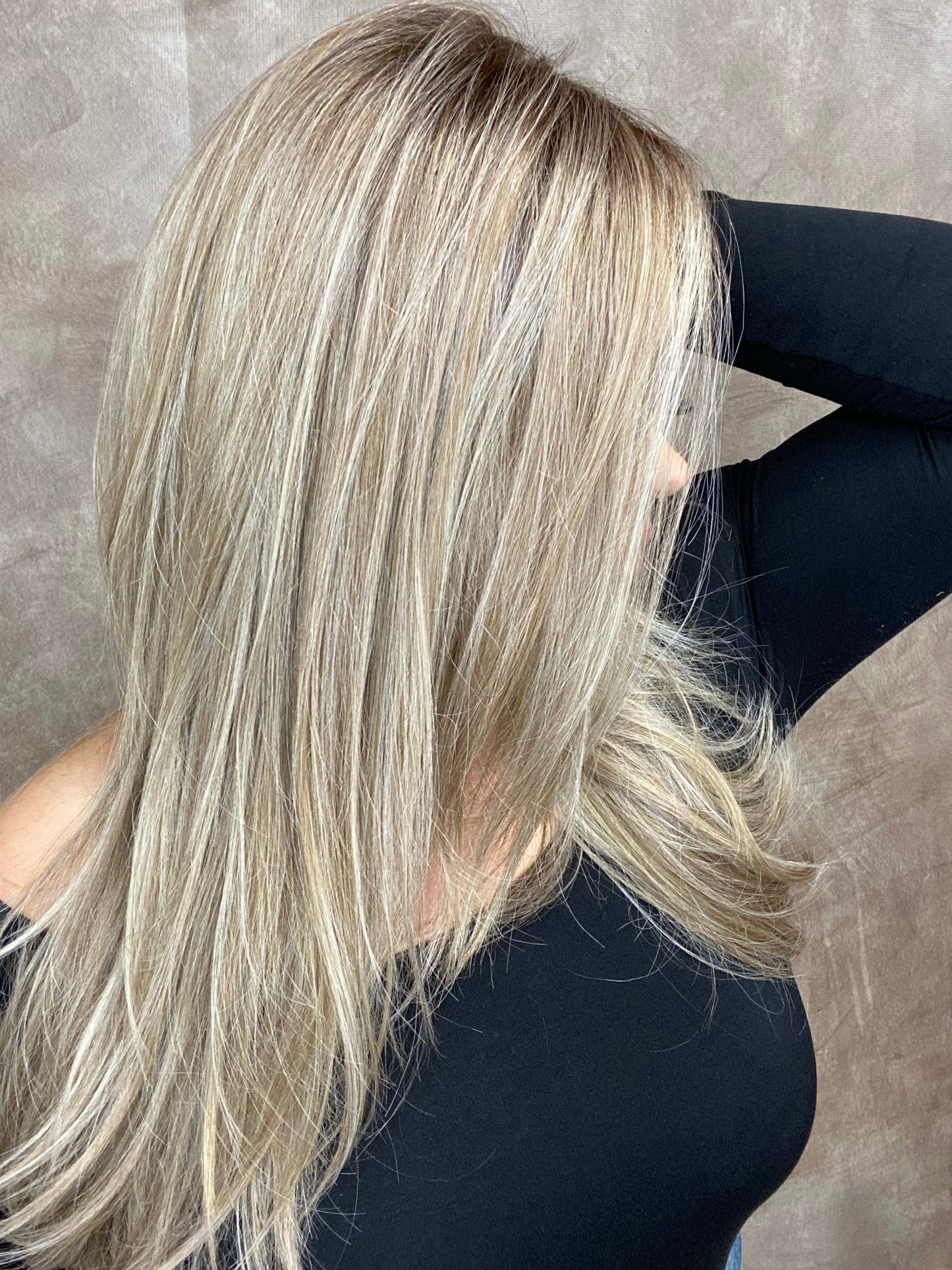 Henley Ash Blonde NWOT HS Standard Luxury Wig LW3-AC1